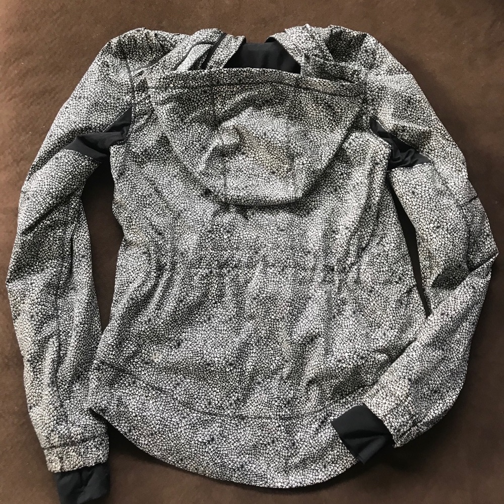 lululemon hooded windbreaker